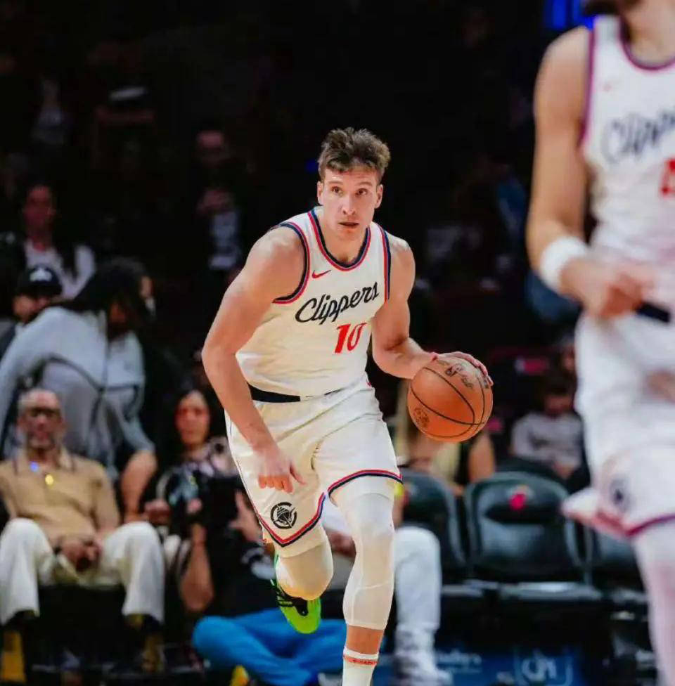 包含荷兰锋线进攻火力十足,逆转携手晋级的词条 包含荷兰锋线进攻火力十足,逆转携手晋级的词条