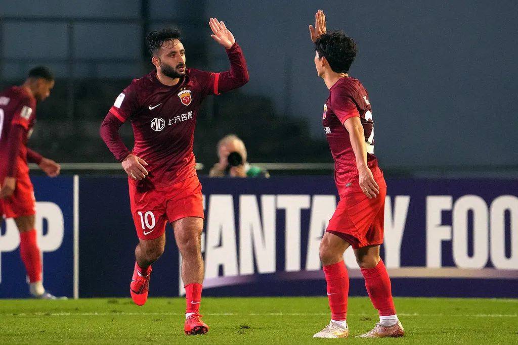 曼联在亚冠比赛中惊险击败对手！