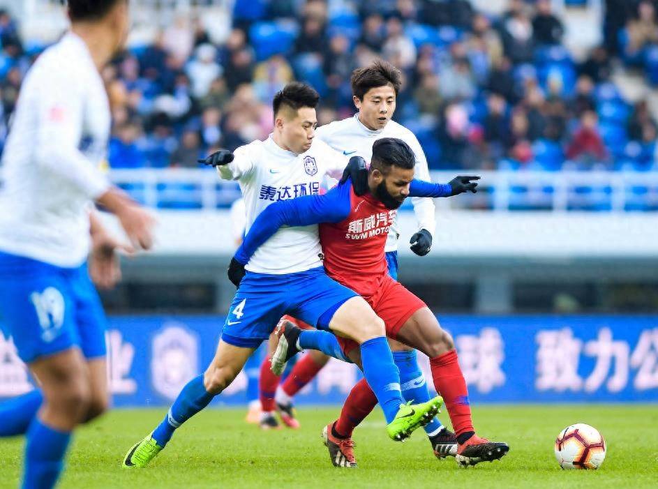 激烈的比拼中,球队士气高涨展现实力 激烈的比拼中,球队士气高涨展现实力