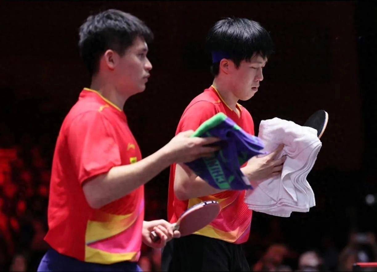 球队合作默契，战胜对手赛场喜人的简单介绍