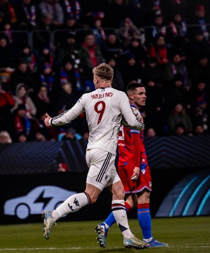 曼联客场大胜瓦拉多利德,取得胜利 曼联客场大胜瓦拉多利德,取得胜利