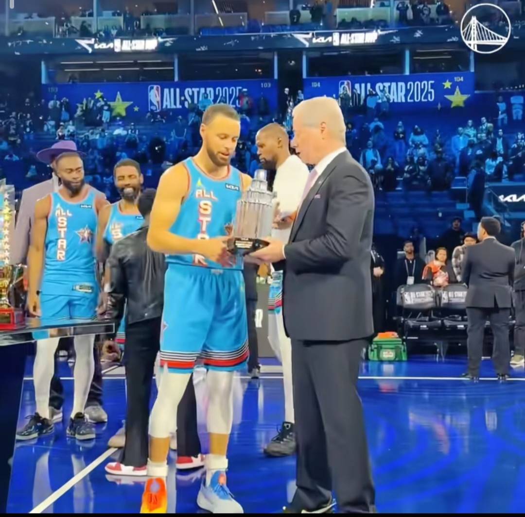 包含摘得亚洲锦标赛冠军，球员斩获MVP的词条