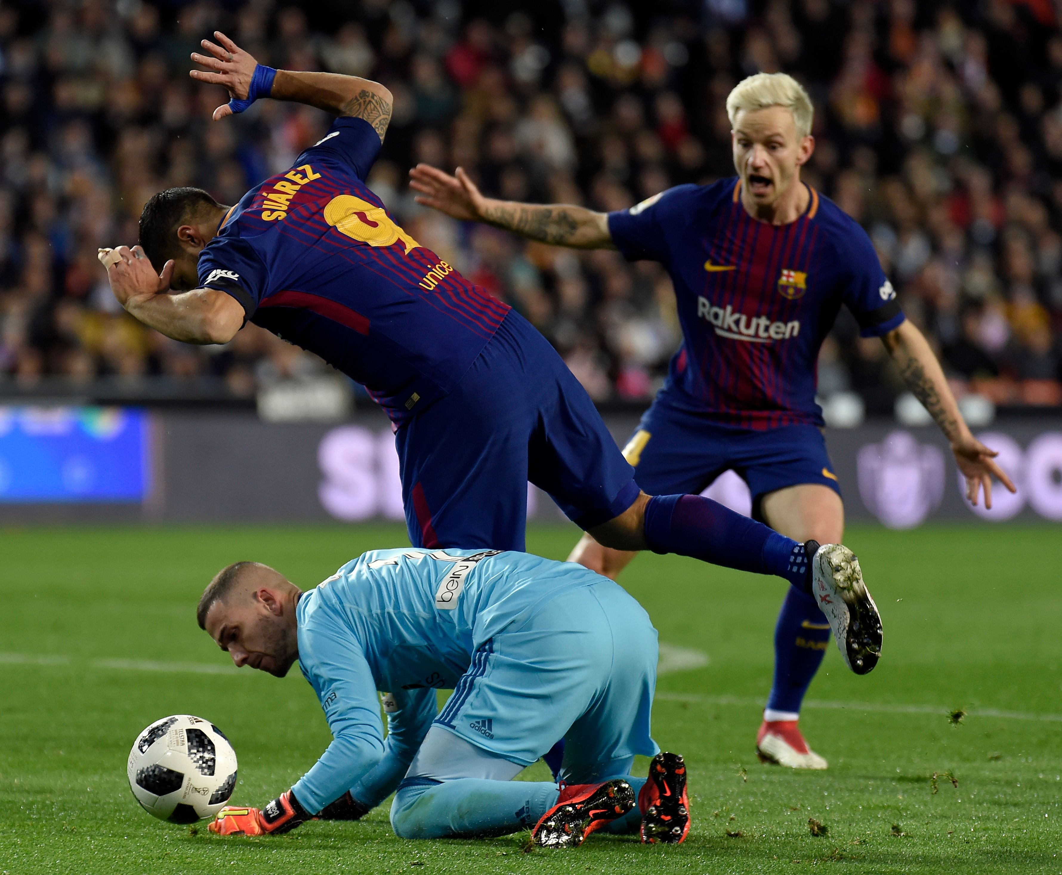 包含西班牙队主场惜败意大利队,表现不佳的词条 包含西班牙队主场惜败意大利队,表现不佳的词条