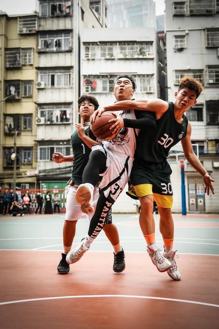 犹如烟火般绚丽的篮球比赛即将展开的简单介绍