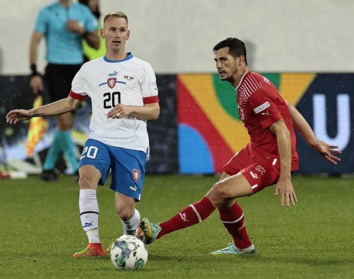 斯洛文尼亚队员备战欧洲足球杯的简单介绍