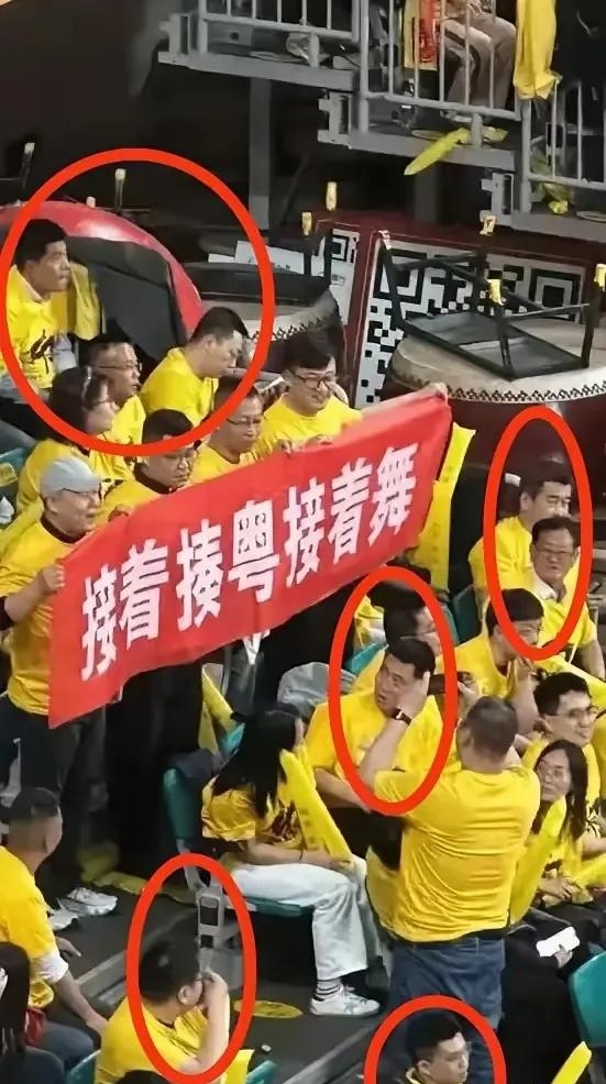 包含比赛结束前临门一脚，掀起现场欢呼的词条