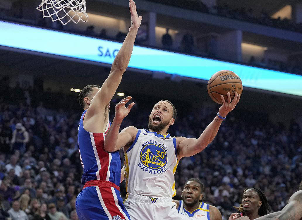 精湛的技术展现,球队在比赛中占据优势的简单介绍 精湛的技术展现,球队在比赛中占据优势的简单介绍