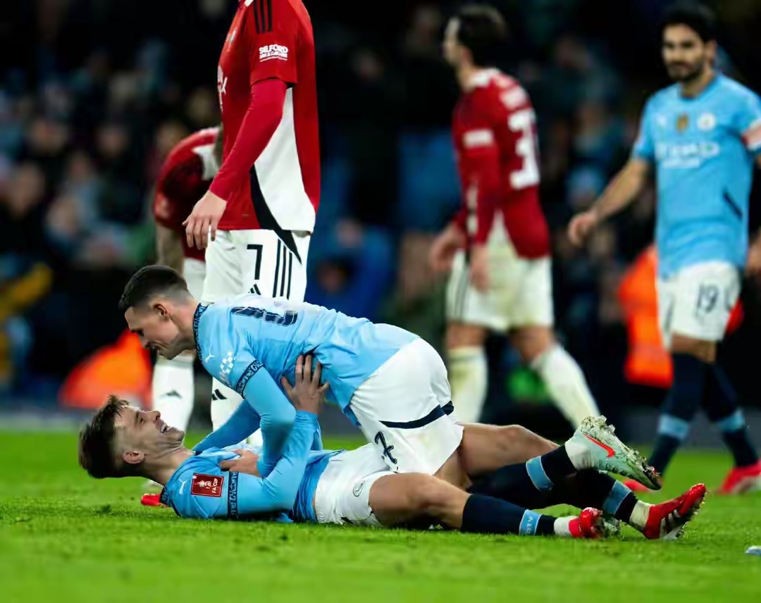 关于曼联主场击败沃特福德，取得关键胜利的信息