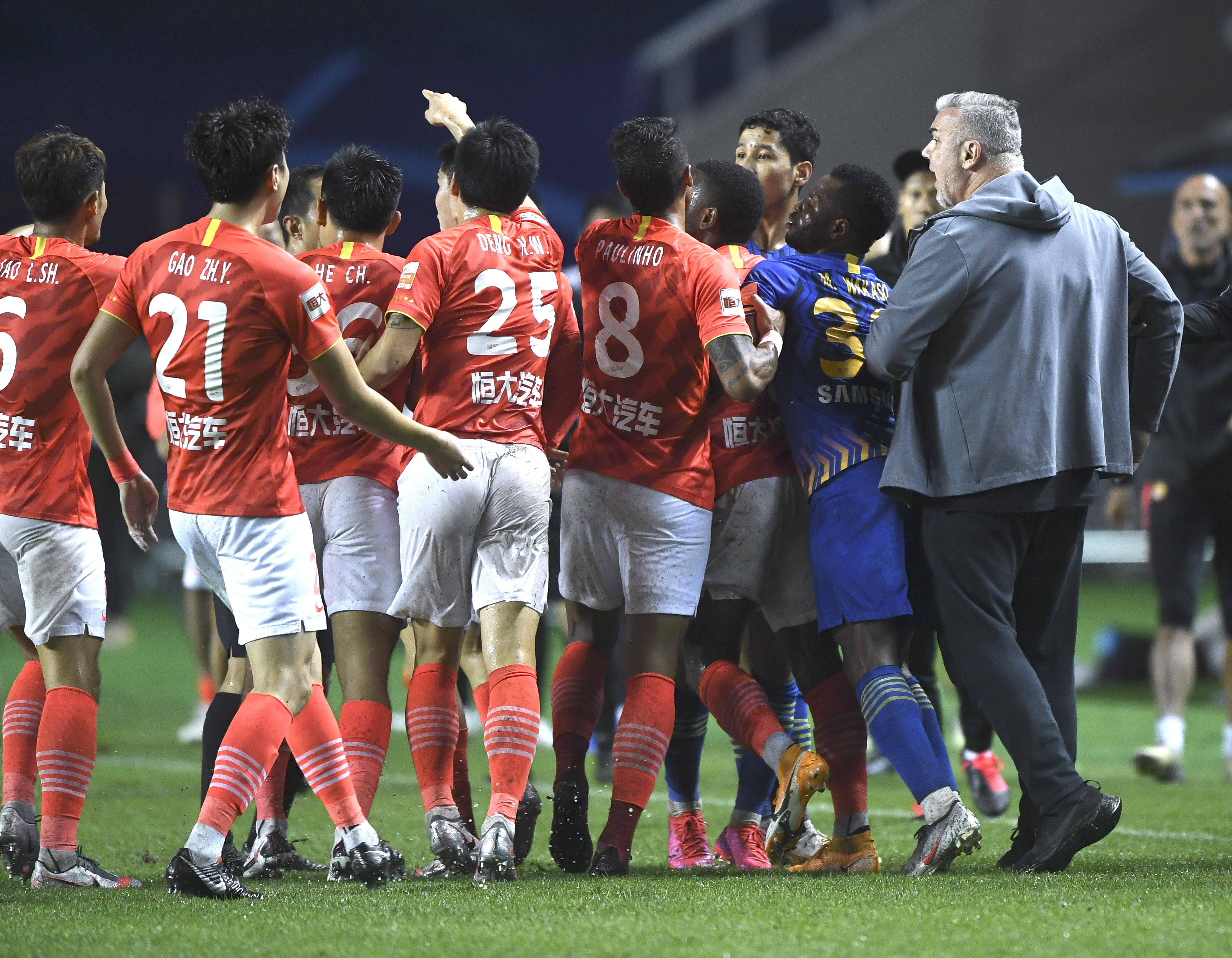 包含江苏苏宁零封对手,球员欢呼雀跃的词条 包含江苏苏宁零封对手,球员欢呼雀跃的词条