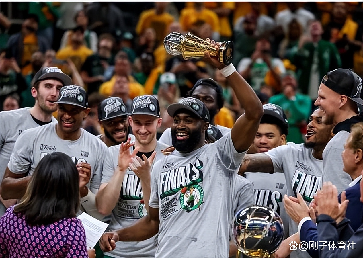 湖人在中超中爆冷凯尔特人，球迷沸腾的简单介绍