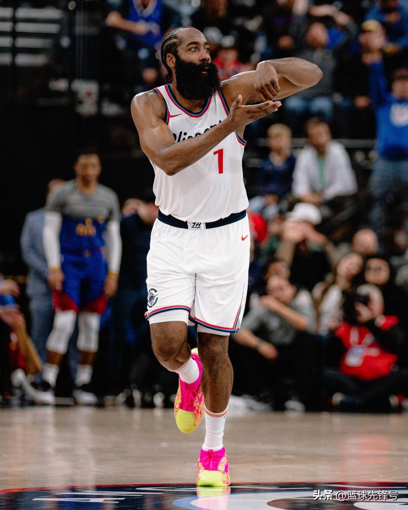 快船客场不敌森林狼,遭遇两连败 快船客场不敌森林狼,遭遇两连败