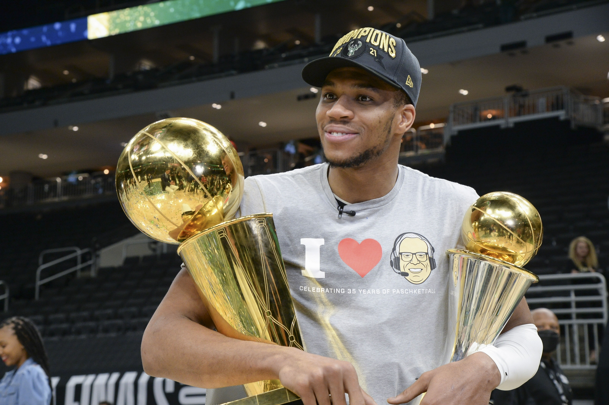 火箭老将职业生涯告别赛季表现出色