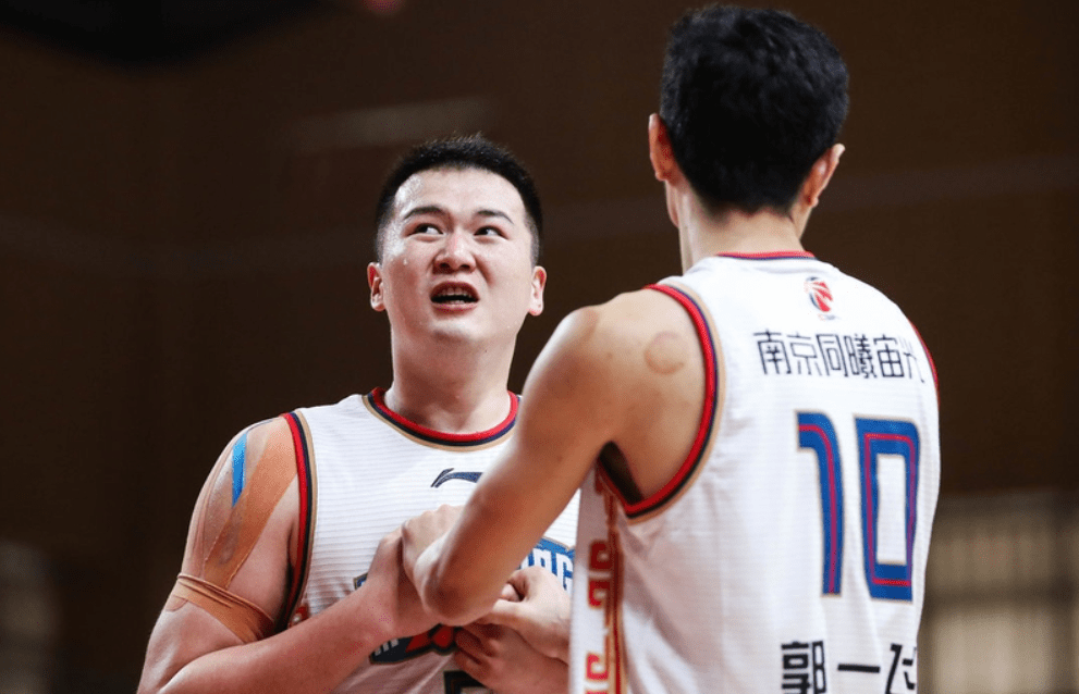 河南男篮完败，连续三场失利令球队遭到质疑的简单介绍