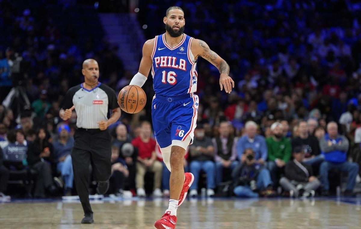 76人力克马刺，西蒙斯全场表现出色