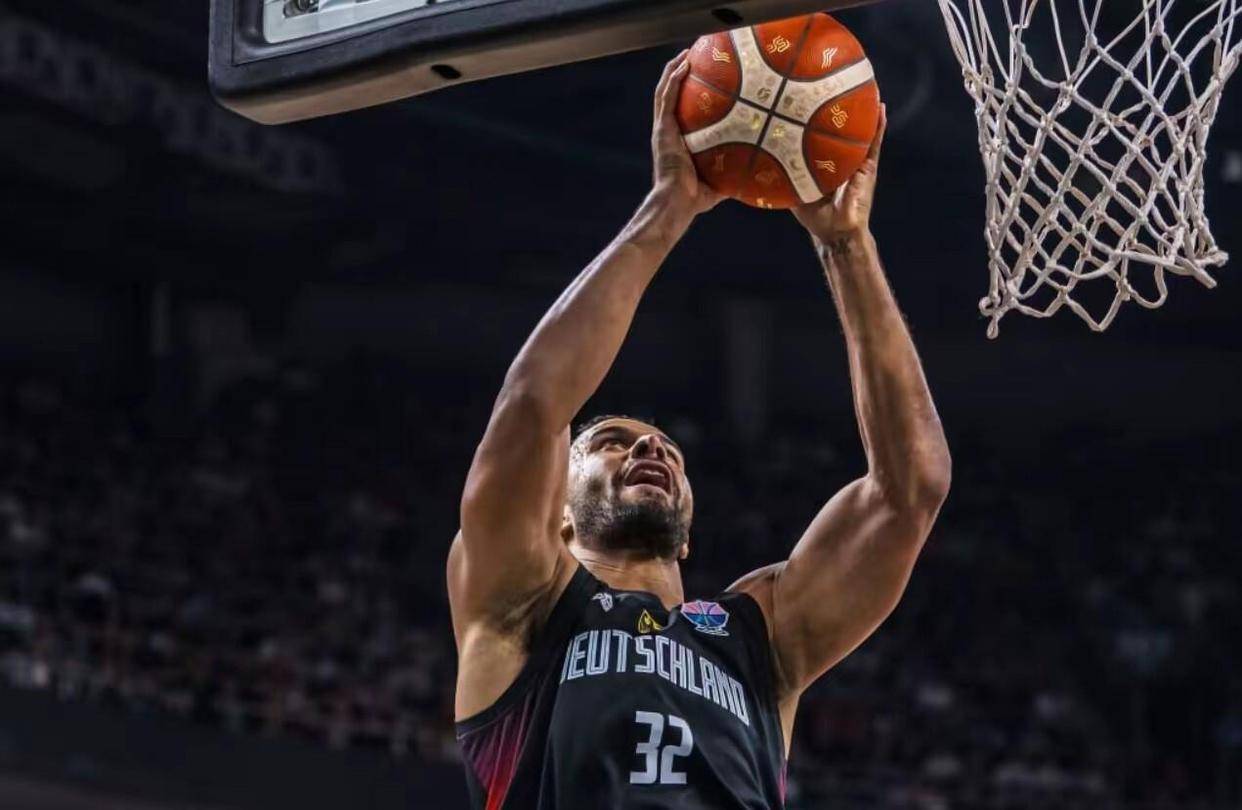 热火逆转黄蜂，施罗德关键上篮的简单介绍