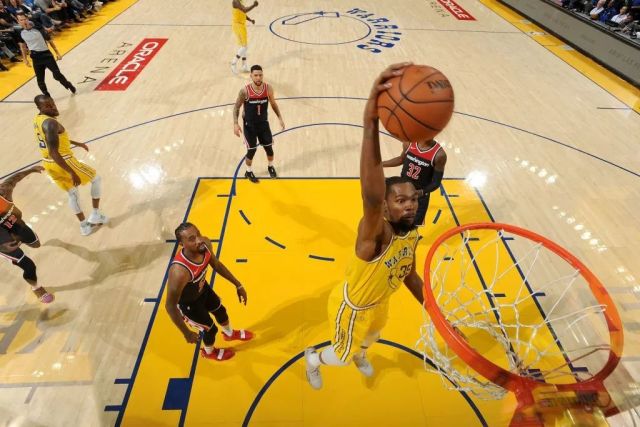 天津队轻取勇士，浓眉哥带队取胜