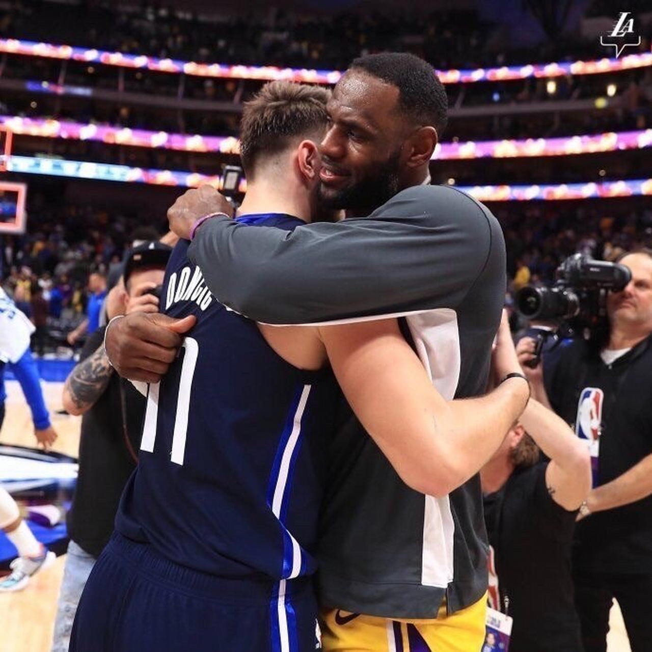 雄鹿碾压鹈鹕，乔治刷新纪录