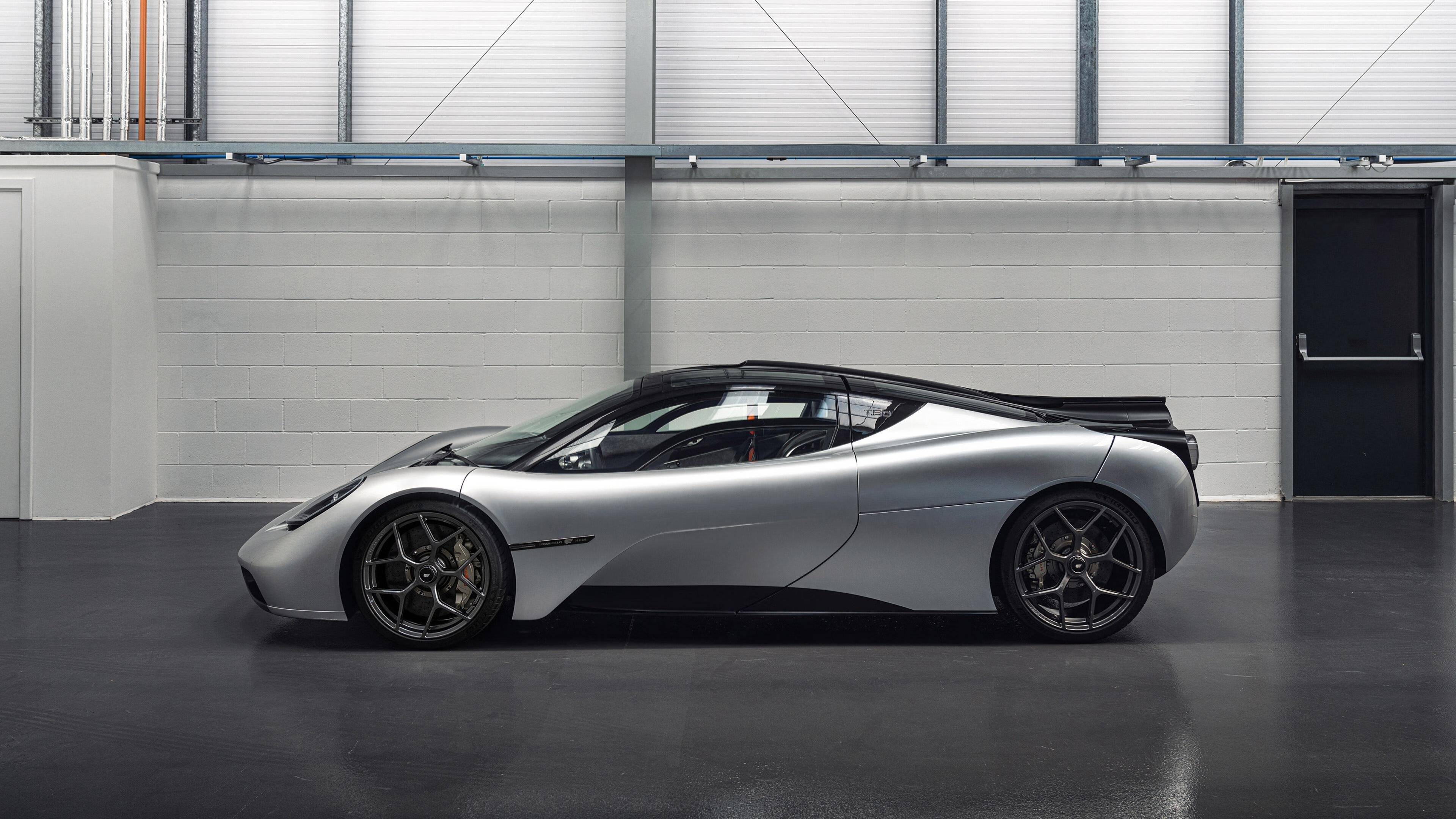 绿色浪潮淹没巴黎,巴雷拉铁血中场,见证足球最古老的法则