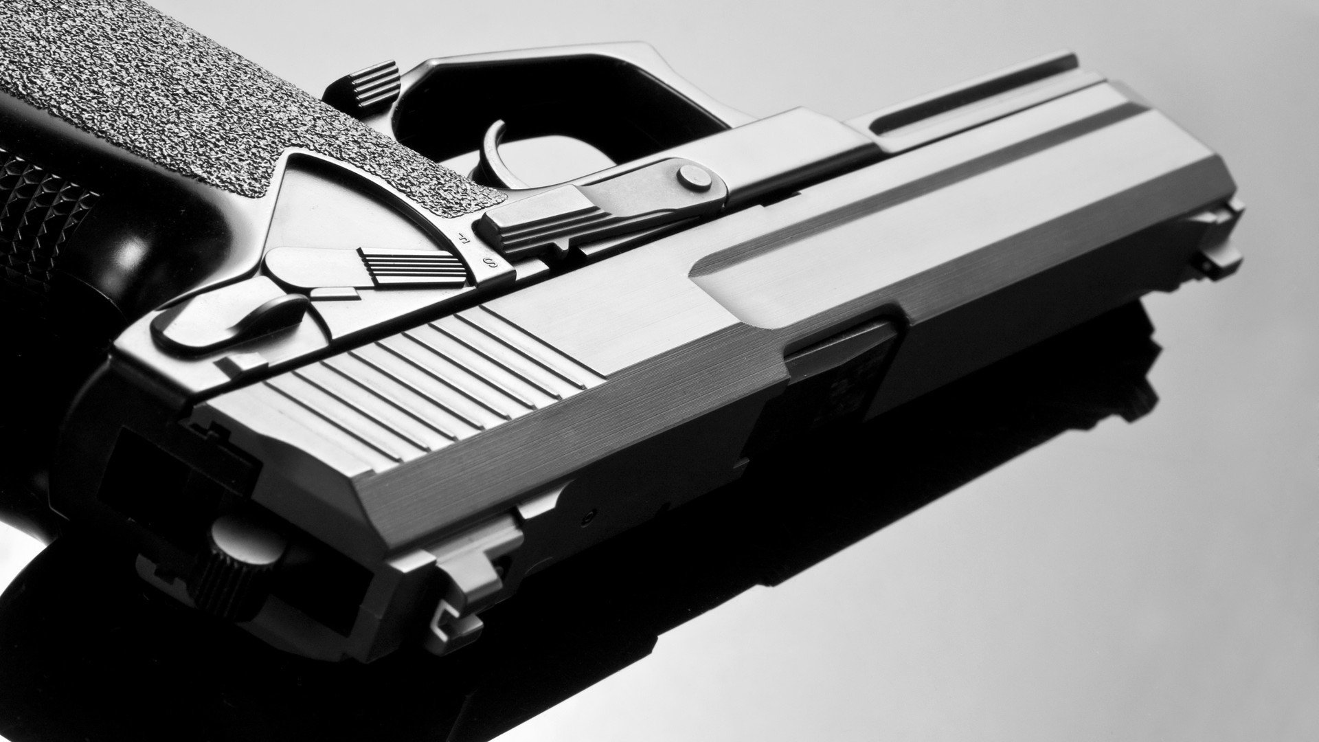 高压催化下的神迹与碾压美学,伦纳德爆发与雄鹿轻取的胜利启示