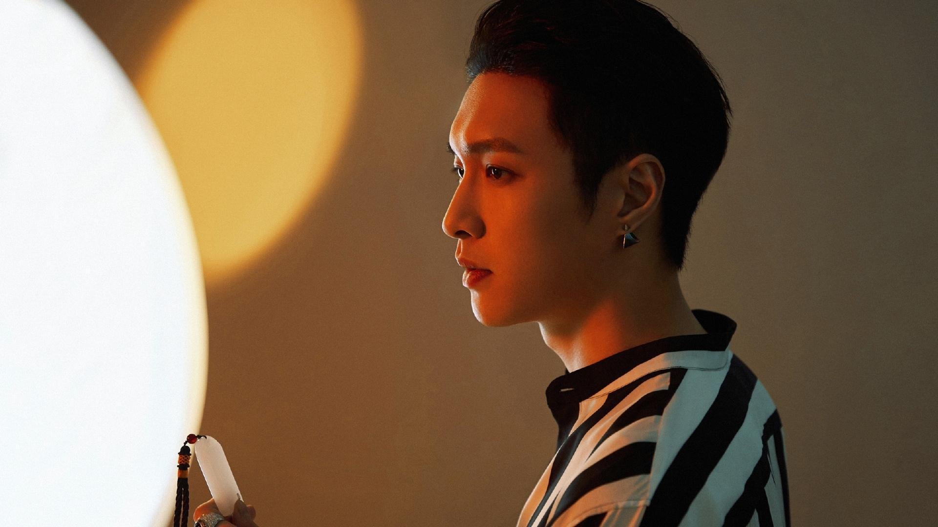 绿茵场与篮球馆，跨越时空的体育意志交响