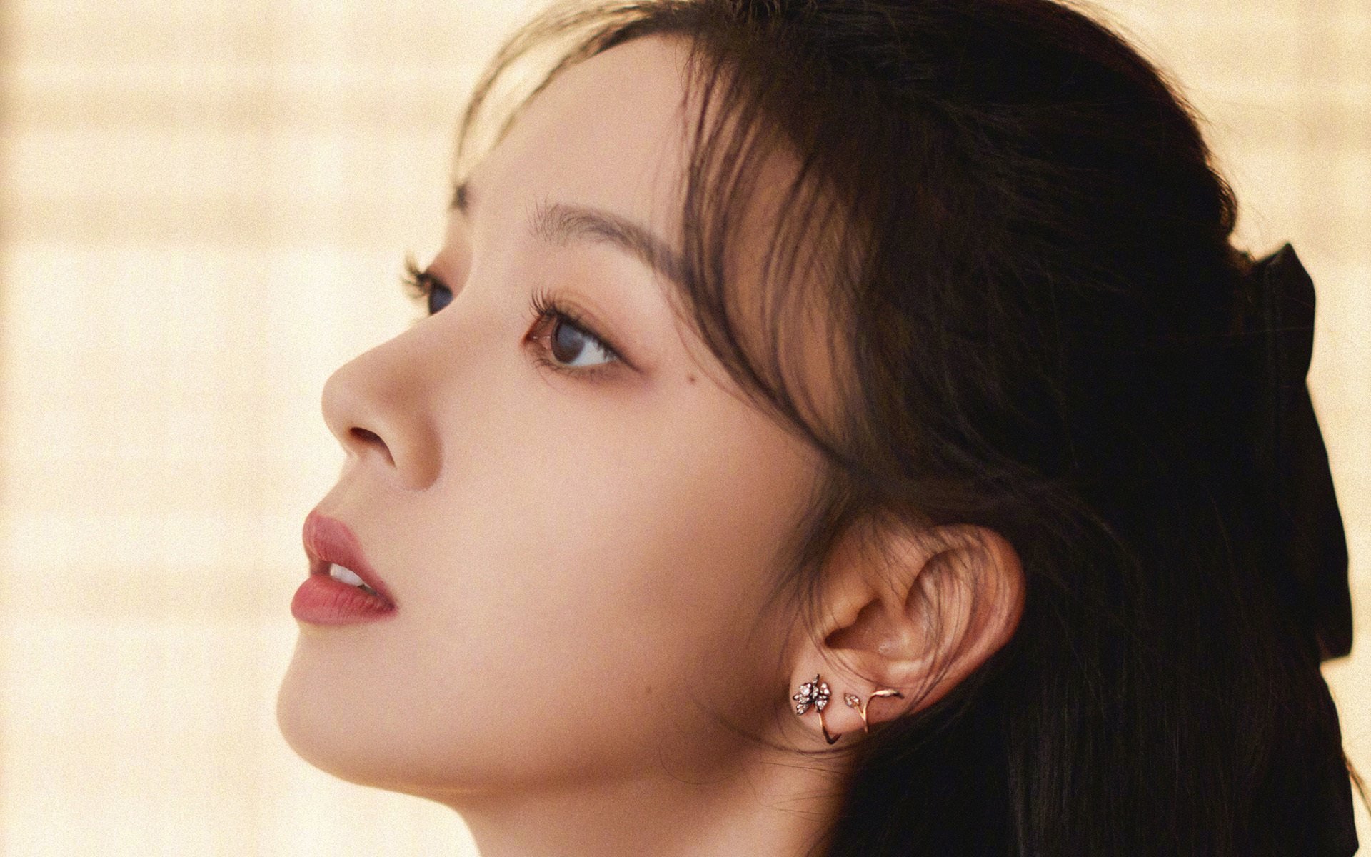 破纪录之夜，黄喜灿闪耀英超，加拿大冰球横扫芬兰