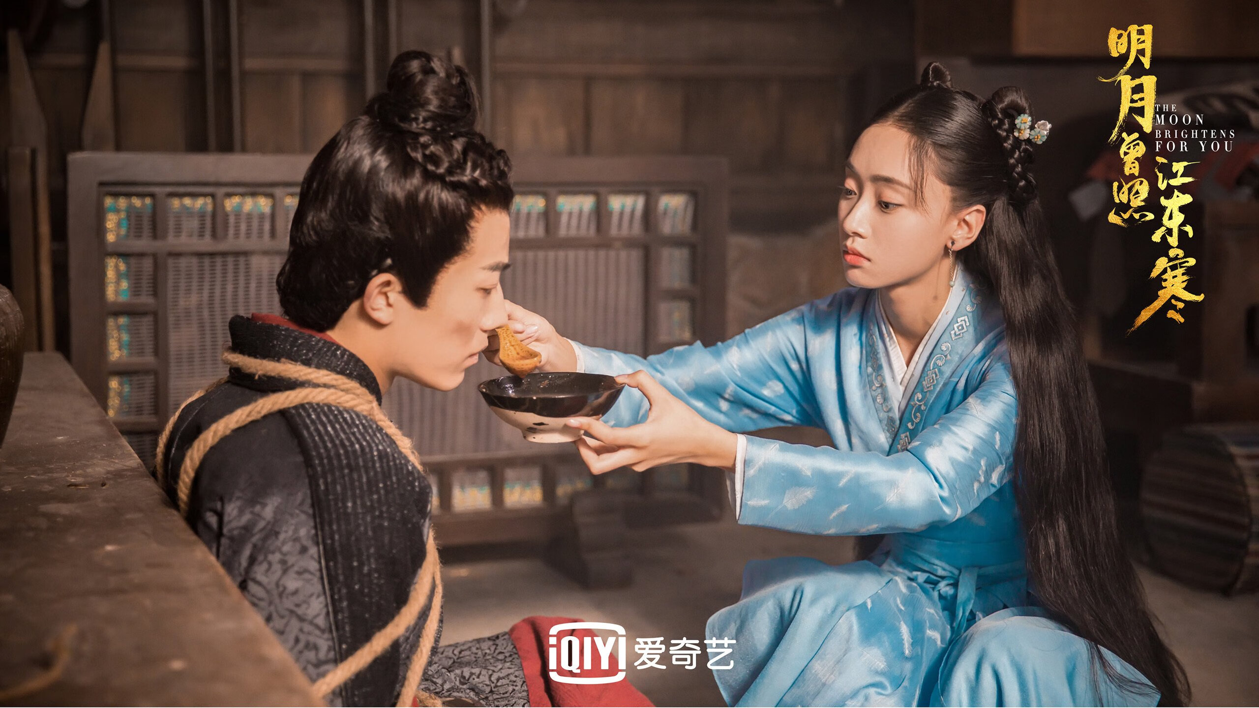 红魔利刃重铸锋芒，蓝黑军团上演逆转奇迹，足球世界的双重奏