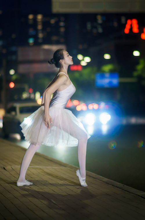 哈利伯顿关键先生显神威,浙江队稳准狠收割上海队